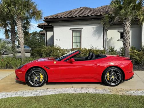 Red 2015 Ferrari California T