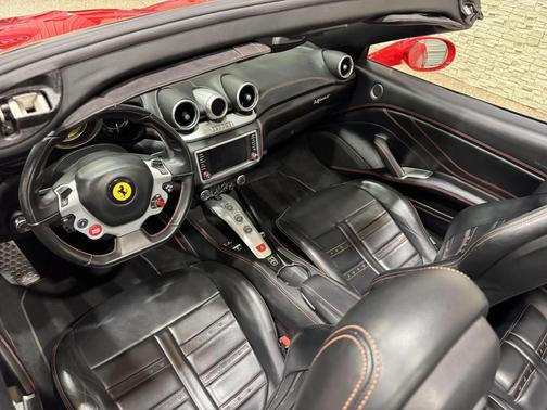 Red 2015 Ferrari California T