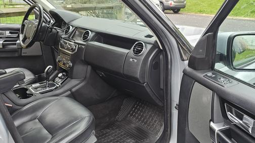 2011 Land Rover LR4 Lux
