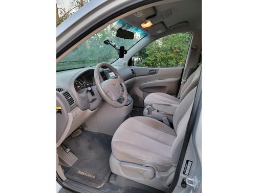 2011 Kia Sedona LX