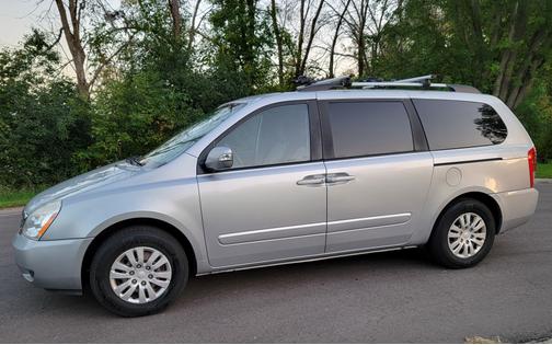 2011 Kia Sedona LX