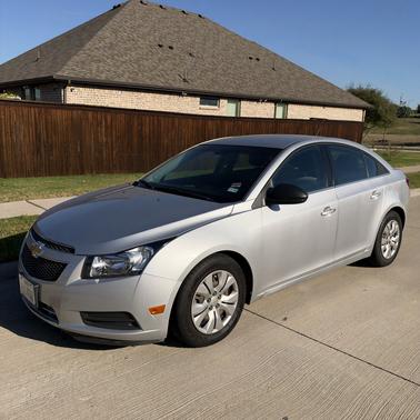 Gray 2012 Chevrolet Cruze LS