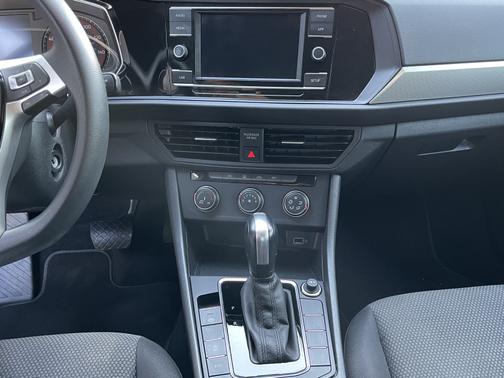Photo 5 of 22 of 2019 Volkswagen Jetta 1.4T S