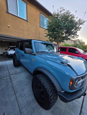 Blue 2023 Ford Bronco Badlands Advanced