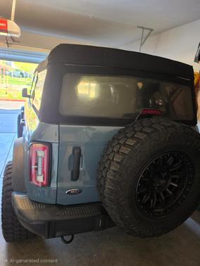 Blue 2023 Ford Bronco Badlands Advanced