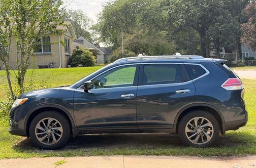 Blue 2016 Nissan Rogue SL
