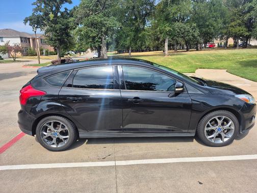 Black 2013 Ford Focus SE