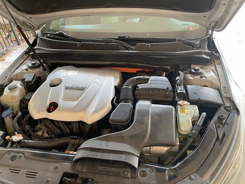 Silver 2014 Kia Optima Hybrid LX