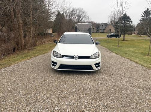 2016 Volkswagen Golf R 4-Door