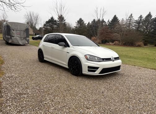 2016 Volkswagen Golf R 4-Door