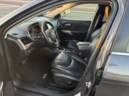 Gray 2018 Jeep Cherokee Limited