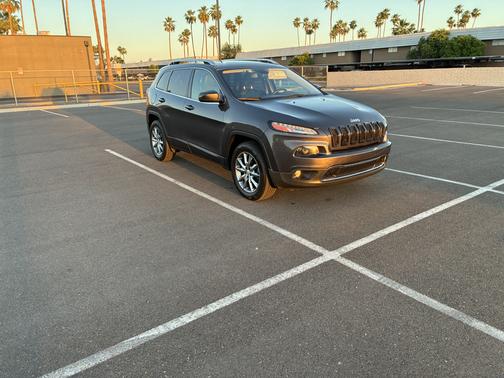 Gray 2018 Jeep Cherokee Limited