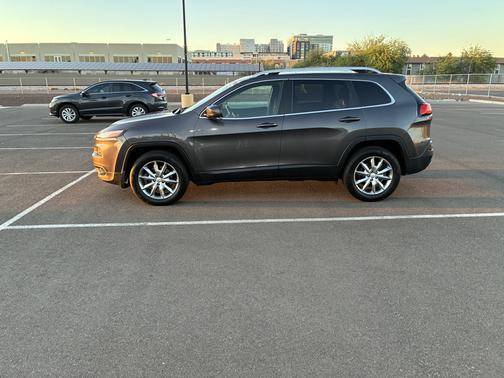 Gray 2018 Jeep Cherokee Limited