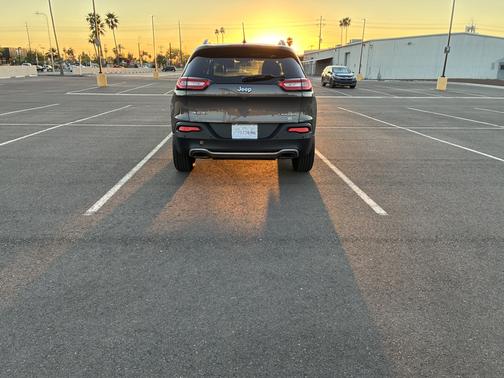 Gray 2018 Jeep Cherokee Limited