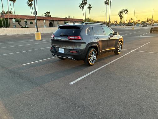 Gray 2018 Jeep Cherokee Limited