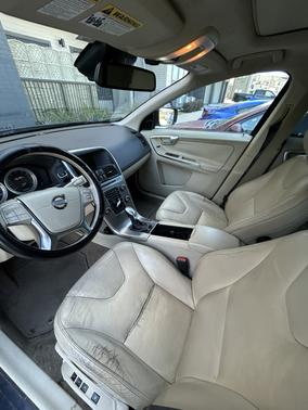 2013 Volvo XC60 T6 R-Design Platinum