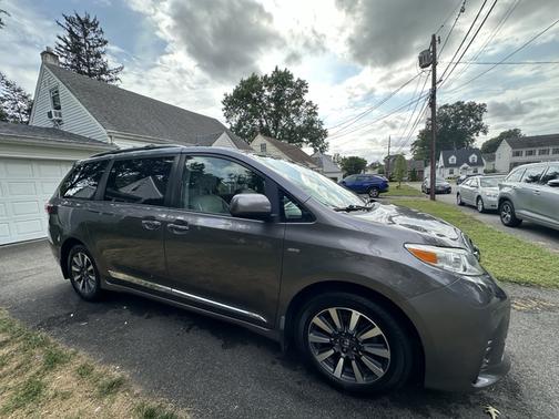 2018 Toyota Sienna XLE