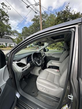 2018 Toyota Sienna XLE
