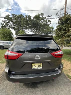 2018 Toyota Sienna XLE