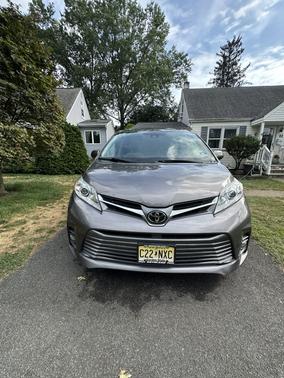 2018 Toyota Sienna XLE