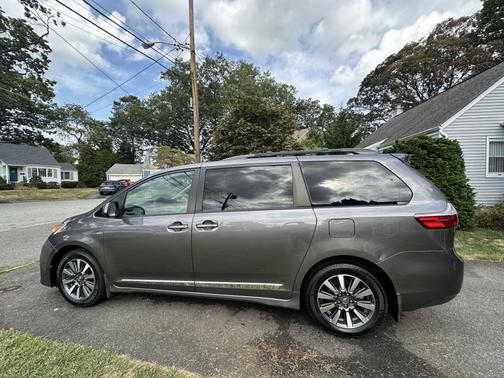 2018 Toyota Sienna XLE