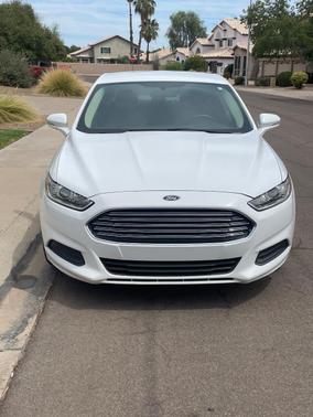 White 2015 Ford Fusion SE