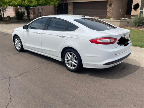 White 2015 Ford Fusion SE