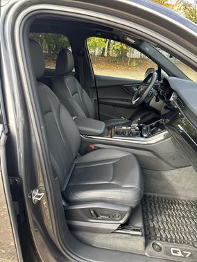 Gray 2022 Audi Q7 45 Premium Plus