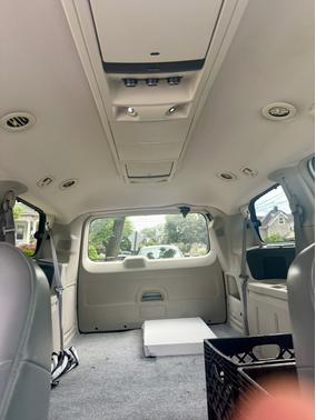 2010 Volkswagen Routan SE