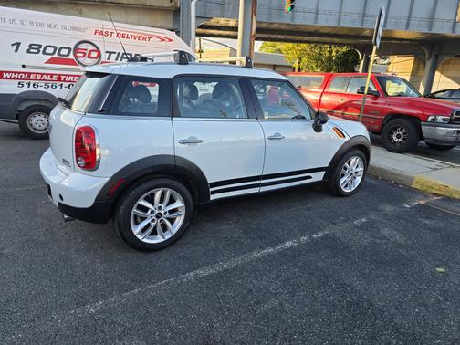 2011 MINI Cooper Countryman Base