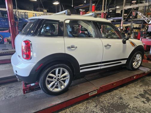 2011 MINI Cooper Countryman Base