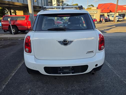 2011 MINI Cooper Countryman Base