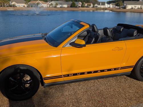 2007 Ford Mustang Deluxe