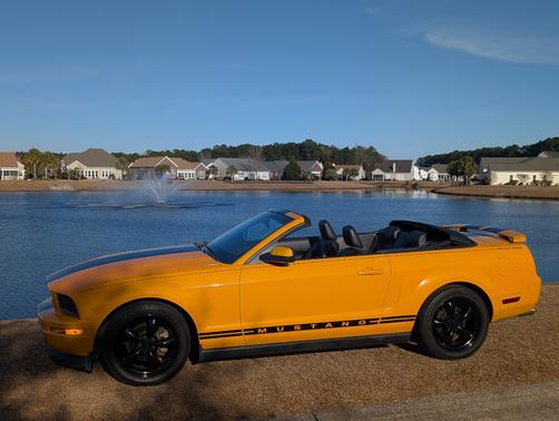 2007 Ford Mustang Deluxe
