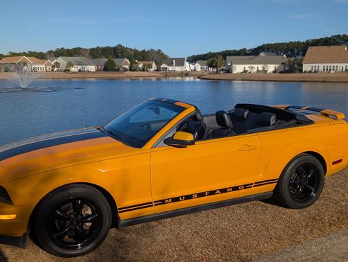 2007 Ford Mustang Deluxe