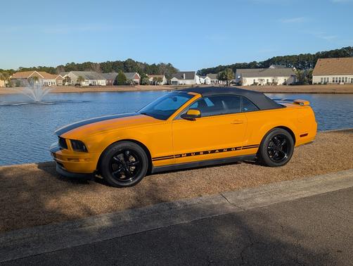 2007 Ford Mustang Deluxe