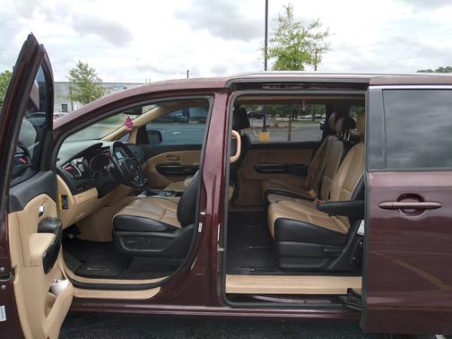 Red 2015 Kia Sedona EX