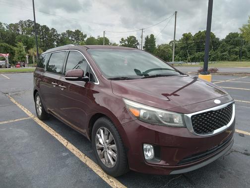 Red 2015 Kia Sedona EX