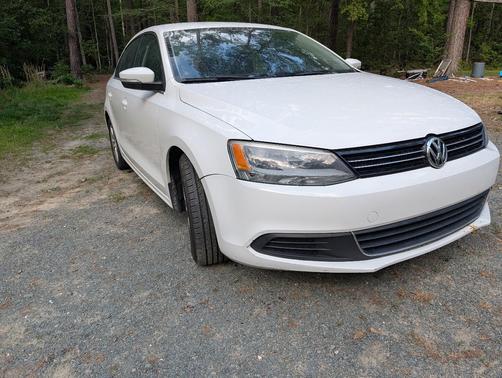 White 2013 Volkswagen Jetta TDI