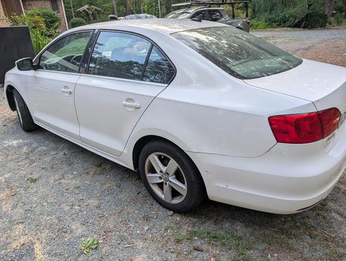 White 2013 Volkswagen Jetta TDI