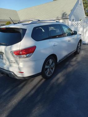 White 2013 Nissan Pathfinder Platinum