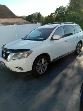 White 2013 Nissan Pathfinder Platinum