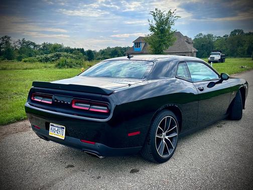 Black 2018 Dodge Challenger 392 Hemi Scat Pack Shaker
