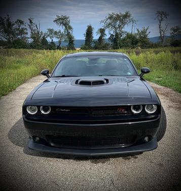 Black 2018 Dodge Challenger 392 Hemi Scat Pack Shaker