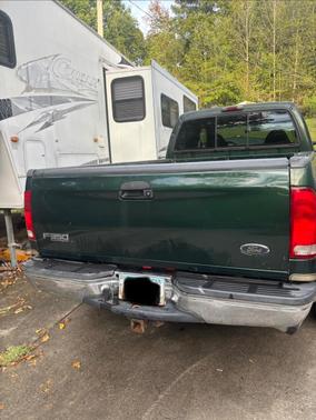 Green 2000 Ford F-350 Lariat Crew Cab Super Duty DRW