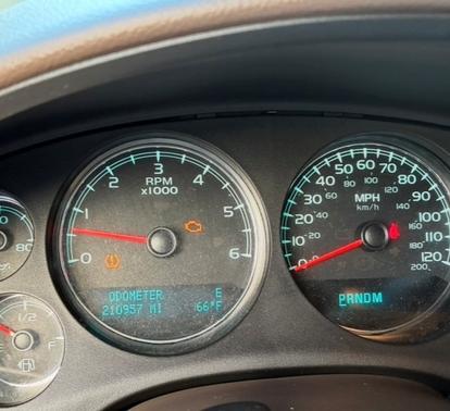 White 2011 GMC Yukon SLT