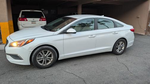 White 2017 Hyundai SONATA SE