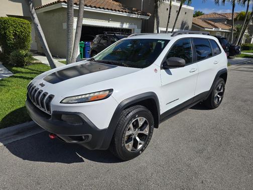 White 2014 Jeep Cherokee Trailhawk