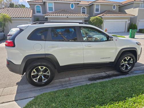 White 2014 Jeep Cherokee Trailhawk