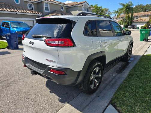 White 2014 Jeep Cherokee Trailhawk